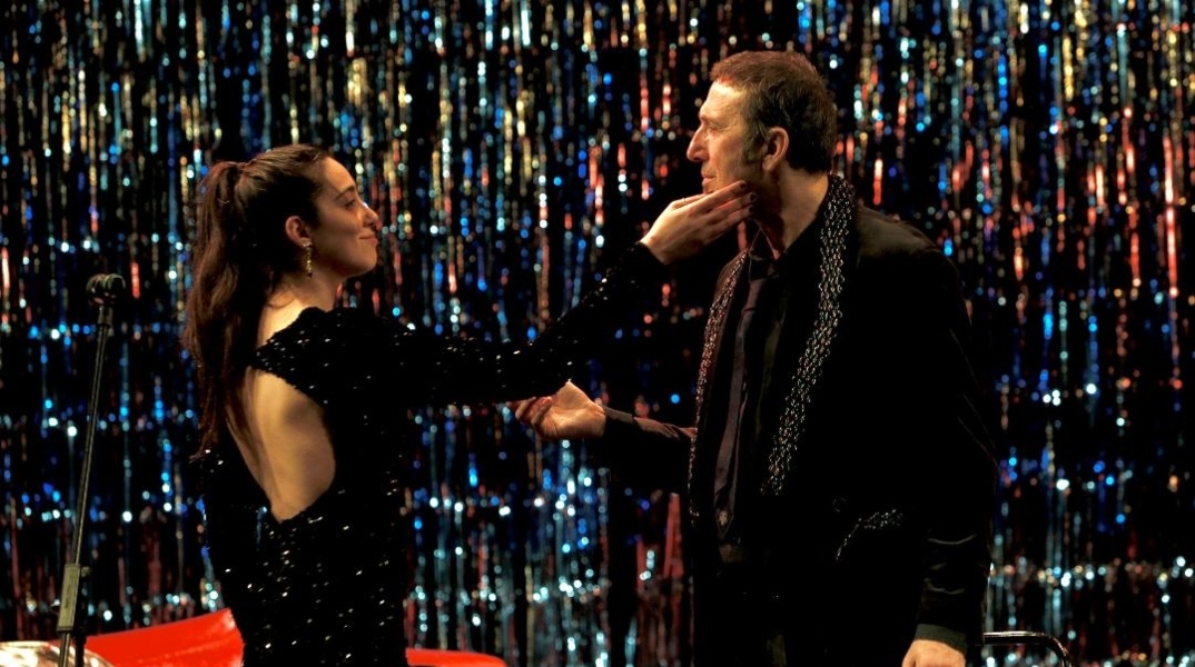 Αποκριάτικη Νυχτιά: Κερδίστε διπλές προσκλήσεις για την παράσταση με τον Ρένο Χαραλαμπίδη στο Θέατρο Τέχνης.