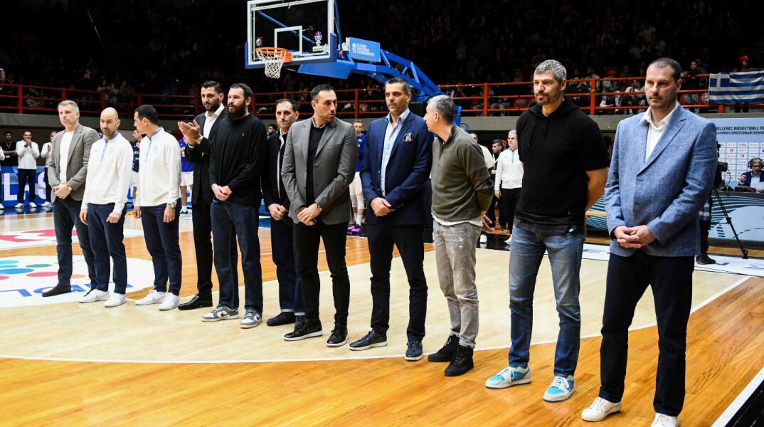 Εθνική Ελλάδας: Βραβεύτηκε η «χρυσή» ομάδα του Eurobasket 2005 - Στο ημίχρονο της αναμέτρησης της Ελλάδας με την Ολλανδία