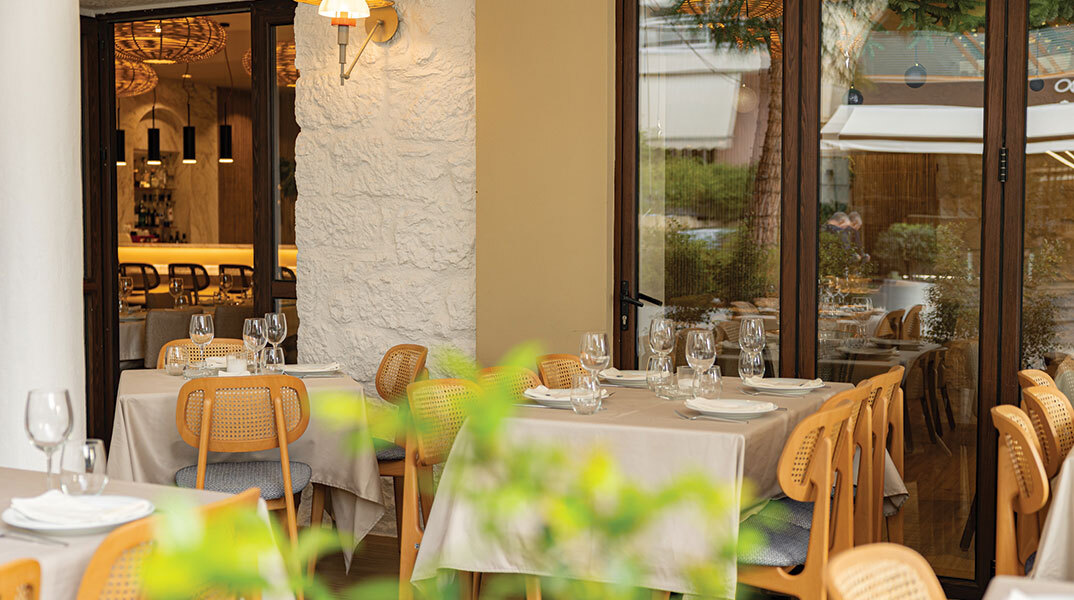 ΦΙΣ Fish & Drinks: Τέλεια ψαροφαγία και ατέλειωτα γλέντια