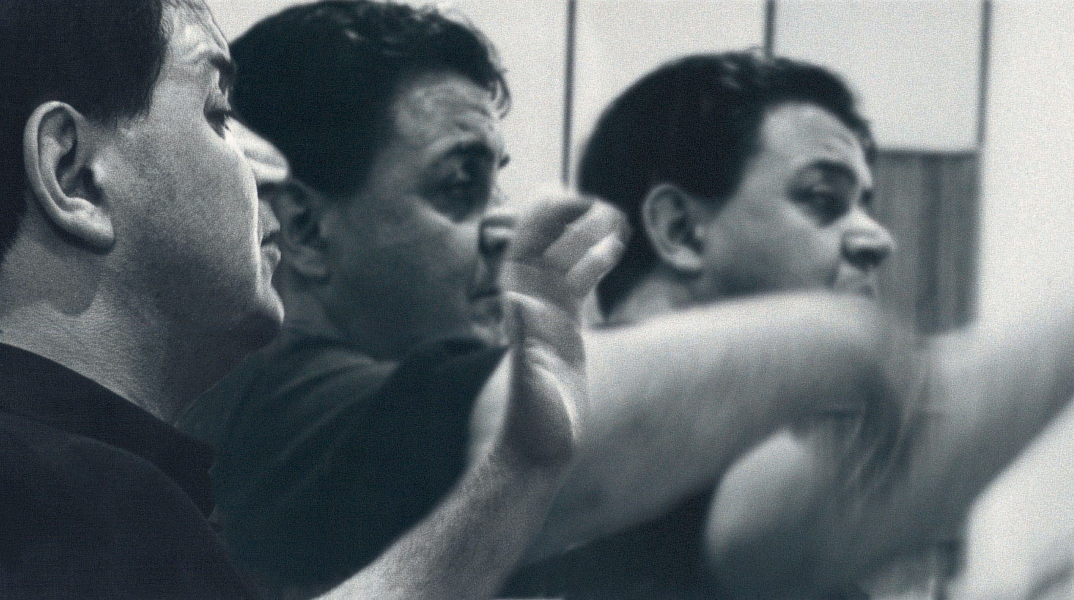 Ο Μάνος Χατζιδάκης και το ζήτημα της απομάγευσης της γλώσσας.