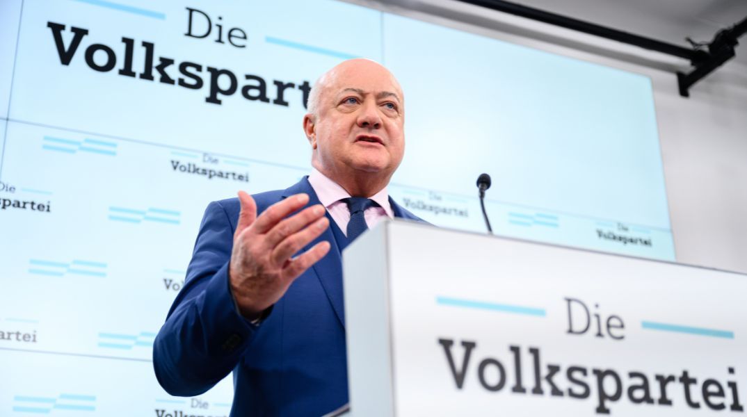 Τα κεντρώα κόμματα της Αυστρίας κατέληξαν σε συμφωνία σχηματισμού κυβέρνησης χωρίς την ακροδεξιά - Εκτός το ακροδεξιό FPÖ, που τερμάτισε πρώτο στις εκλογές