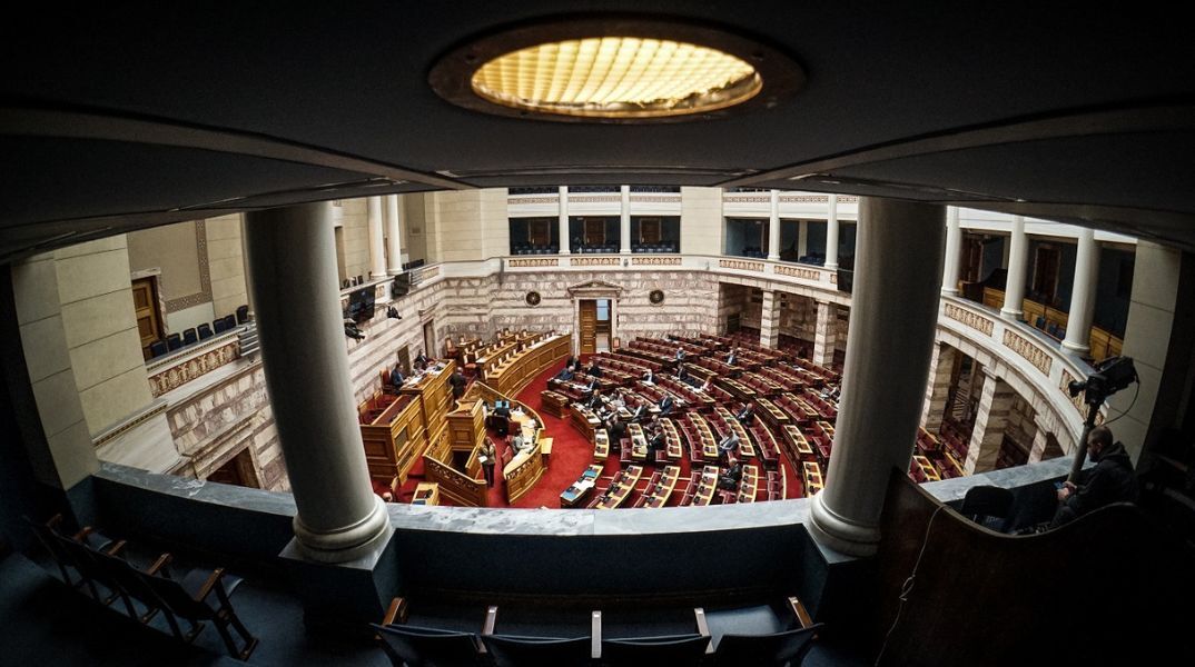 Στα ύψη η πολιτική αντιπαράθεση μετά το πόρισμα ΕΟΔΑΣΑΑΜ για τα Τέμπη - Η απάντηση της κυβέρνησης - Τι λέει η αντιπολίτευση