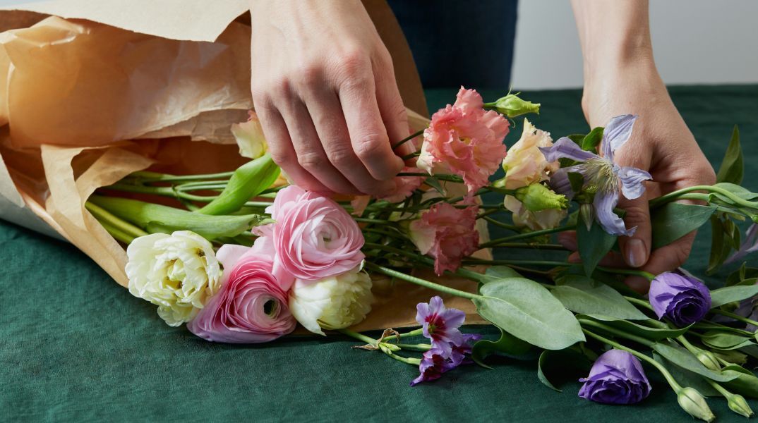 Ποιοι γιορτάζουν σήμερα 4 Μαρτίου 2025; Το εορτολόγιο της Athens Voice σου τους θυμίζει. Μην ξεχάσεις να τους δώσεις τις ευχές σου!