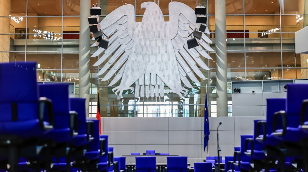 Γερμανία: Χριστιανοδημοκράτες και Σοσιαλδημοκράτες εξετάζουν επενδύσεις πολλών δισεκατομμυρίων στην άμυνα, σύμφωνα με τον Τύπο