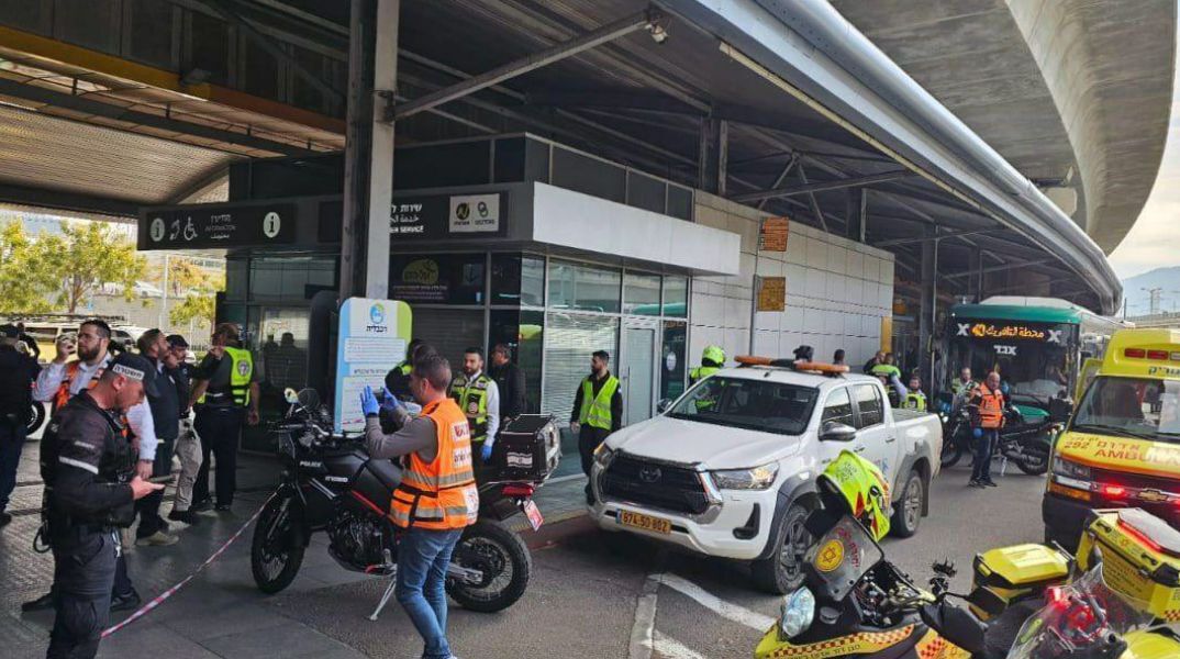 Ισραήλ: Ένας νεκρός και τέσσερις τραυματίες από την επίθεση με μαχαίρι στη Χάιφα, ο δράστης εξουδετερώθηκε - Για τρομοκρατική επίθεση κάνει λόγο η αστυνομία
