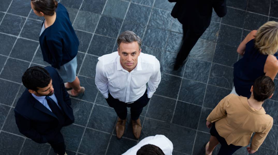 «Ξέρεις ποιος είμαι εγώ;»: Η απαράδεκτη ερώτηση της κοινωνικής υπεροψίας