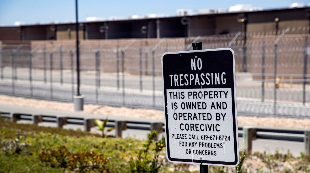 ΗΠΑ: Η υπηρεσία μετανάστευσης κρατά επ' αόριστον Γερμανίδα τουρίστρια στην Καλιφόρνια - Η Jessica Brösche βρίσκεται σε κέντρο κράτησης για πάνω από ένα μήνα