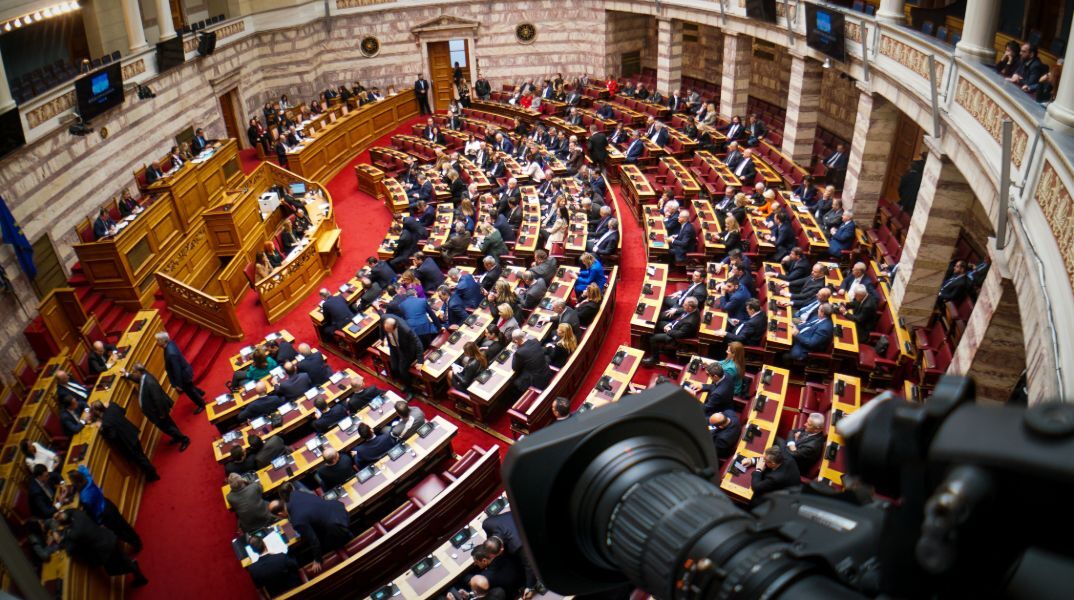 Τέμπη: Δείτε live τη συζήτηση στη Βουλή για σύσταση προανακριτικής επιτροπής 