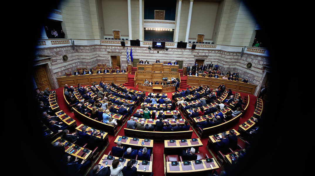 Εδώ ο κόσμος χάνεται και οι Έλληνες…