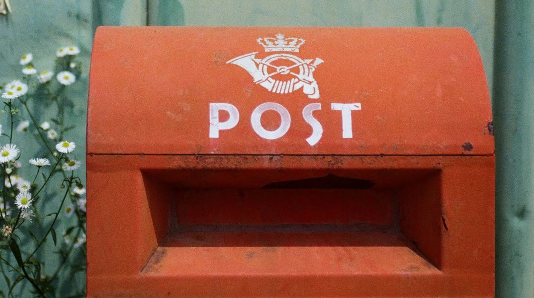 Η ταχυδρομική υπηρεσία της Δανίας σταματά την παράδοση επιστολών μετά από πτώση 90% στον όγκο τους - Ανακοίνωσε ότι θα περικόψει το ένα τρίτο του προσωπικού της