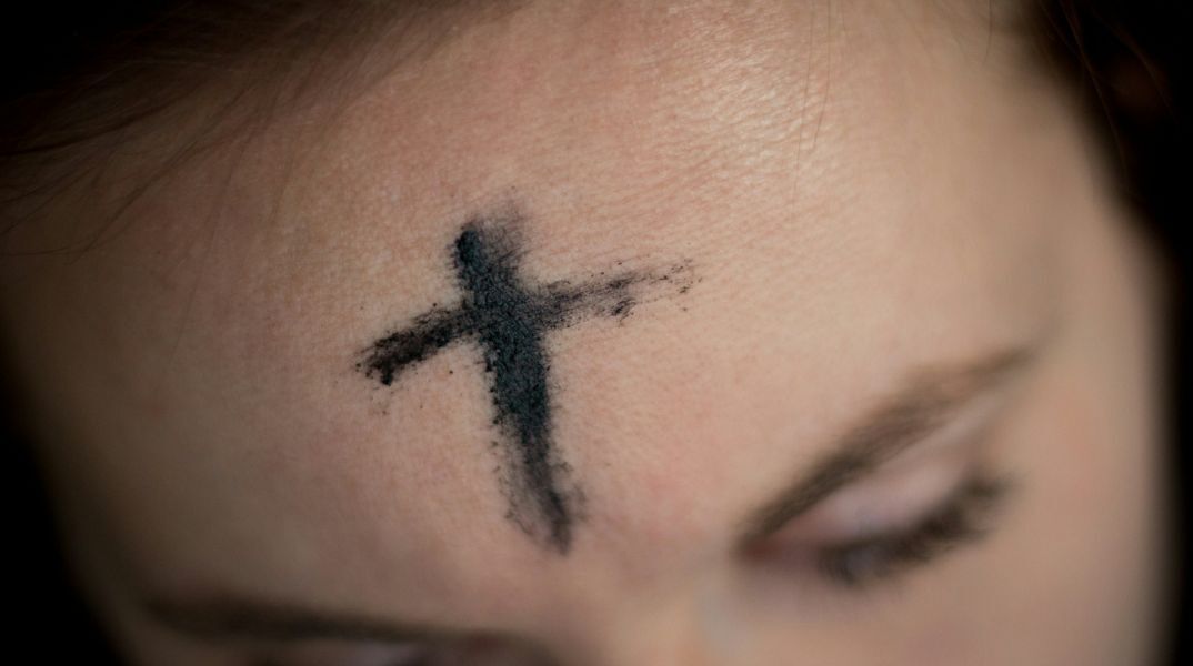 Πάσχα: Τι είναι η Τετάρτη των Τεφρών που γιόρτασαν οι καθολικοί