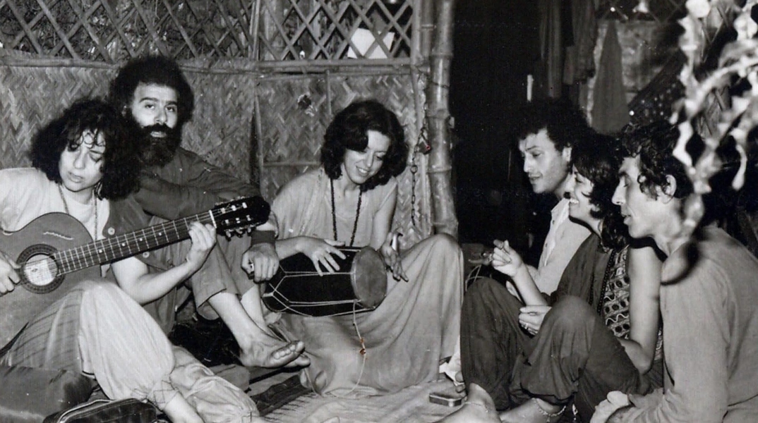 Βάσω Αλλαγιάννη: Η ζωή της ελληνίδας συνθέτριας, τραγουδίστριας, ζωγράφου, φωτογράφου - Οι συνεργασίες, η σχέση με τον Μανώλη Ρασούλη, η ενασχόληση με το reiki.