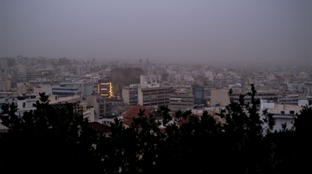 Καιρός: «Κοκτέιλ» ζέστης και αφρικανικής σκόνης όλη την εβδομάδα