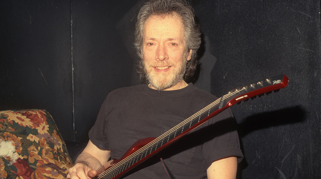 Χάρβεϊ Μάντελ: Ένας από τους μεγαλύτερους ροκ και μπλουζ κιθαρίστες κλείνει σήμερα τα 80