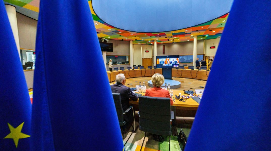 Παροχή περισσότερων όπλων και πυρομαχικών στην Ουκρανία ζητούν οι ευρωβουλευτές