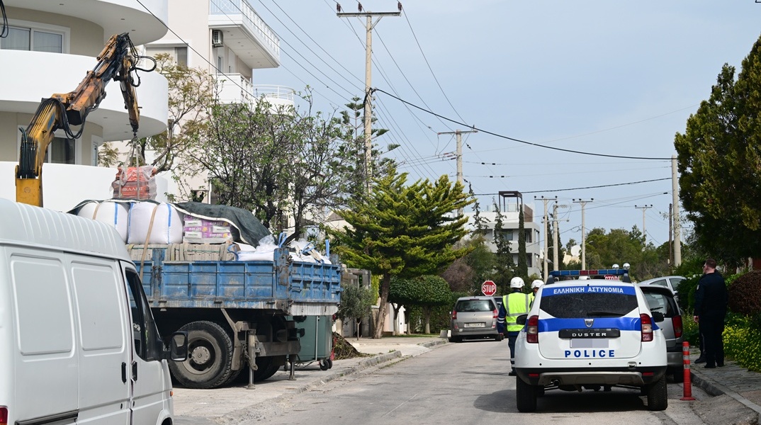 Βούλα: Ένας νεκρός και 4 τραυματίες - Γερανοφόρο ακούμπησε ηλεκτροφόρα καλώδια