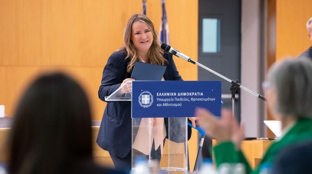  Η Πρόεδρος του ΙΝΕΔΙΒΙΜ Άννα Ροκοφύλλου στην πρώτη κεντρική συνάντηση των Διευθυντών Σχολείων Δεύτερης Ευκαιρίας