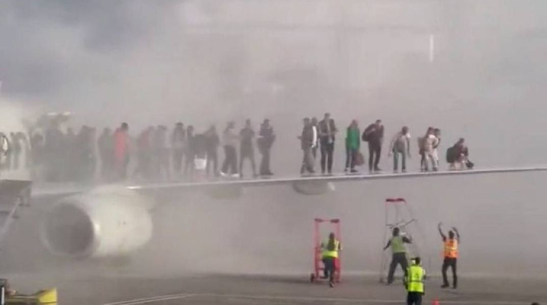 American Airlines: Στις φλόγες τυλίχθηκε αεροσκάφος στο αεροδρόμιο του Ντένβερ