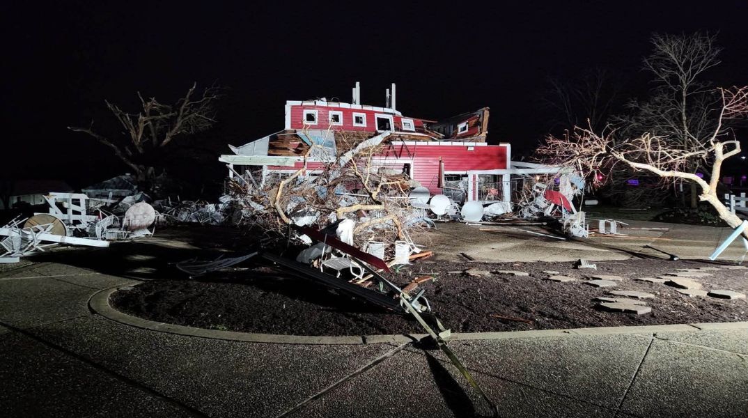 ΗΠΑ: Τουλάχιστον 34 νεκροί καθώς τεράστιο σύστημα καταιγίδων πλήττει πολιτείες του Αμερικανικού νότου με πολλαπλούς ανεμοστρόβιλους