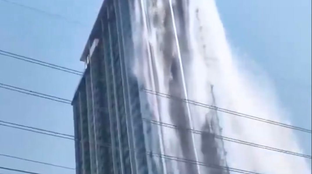 Μιανμάρ: Η στιγμή που οι πισίνες των ουρανοξυστών γίνονται καταρράκτες την ώρα του σεισμού