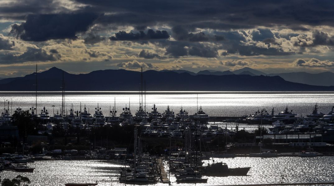 Με βροχές και καταιγίδες ο καιρός την Παρασκευή σε όλη σχεδόν τη χώρα