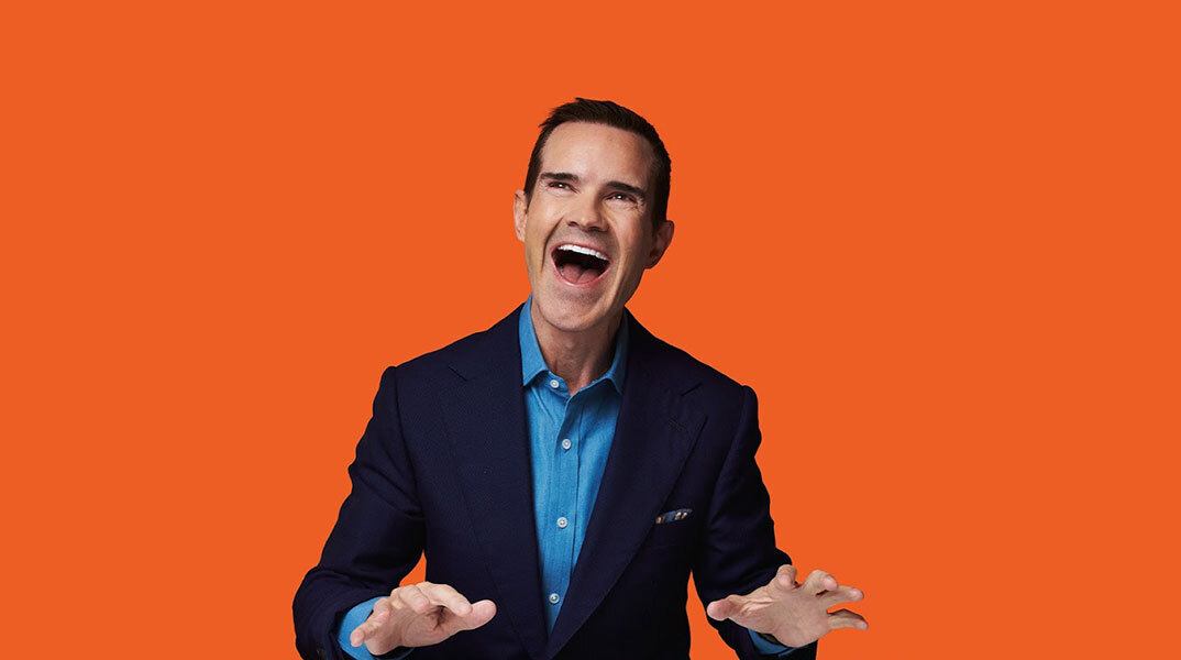 Τζίμι Καρ: Είδαμε το stand-up του Άγγλου κωμικού στην Αθήνα