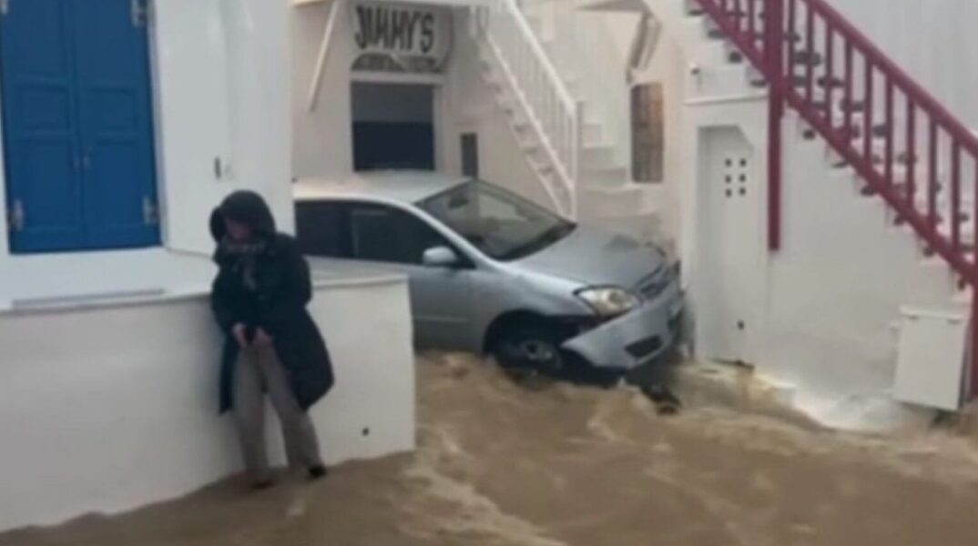 Αυτοκίνητο παρασύρθηκε από τα νερά στα Ματογιάννια