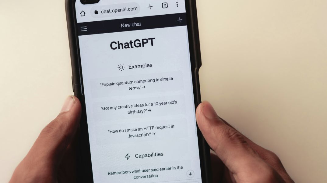 7 πράγματα που δεν πρέπει ποτέ να πείτε ή να ζητήσετε από το ChatGPT