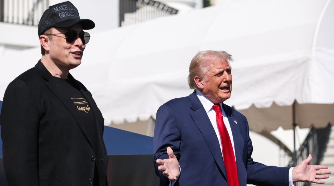 Ο Λευκός Οίκος διαψεύδει τα περί αποχώρησης Μασκ από την κυβέρνηση Τραμπ