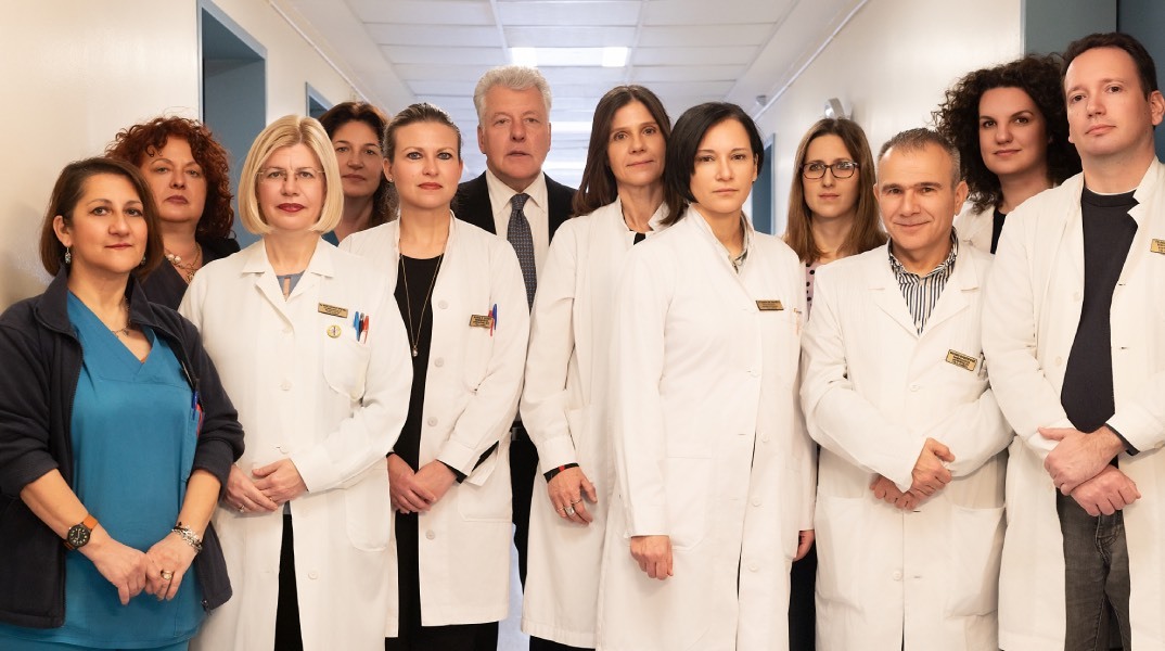 Ομαδική φωτογραφία της Νεφρολογικής Κλινικής του «Λαϊκού Νοσοκομείου»