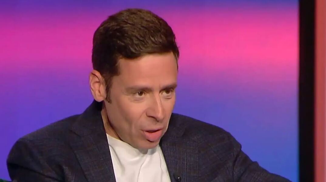 Σαρακατσάνης: Ο πρωθυπουργός έχει χιούμορ, με έκανε να αισθανθώ άνετα αλλά έφαγα πολύ βρισίδι για τη συνέντευξη