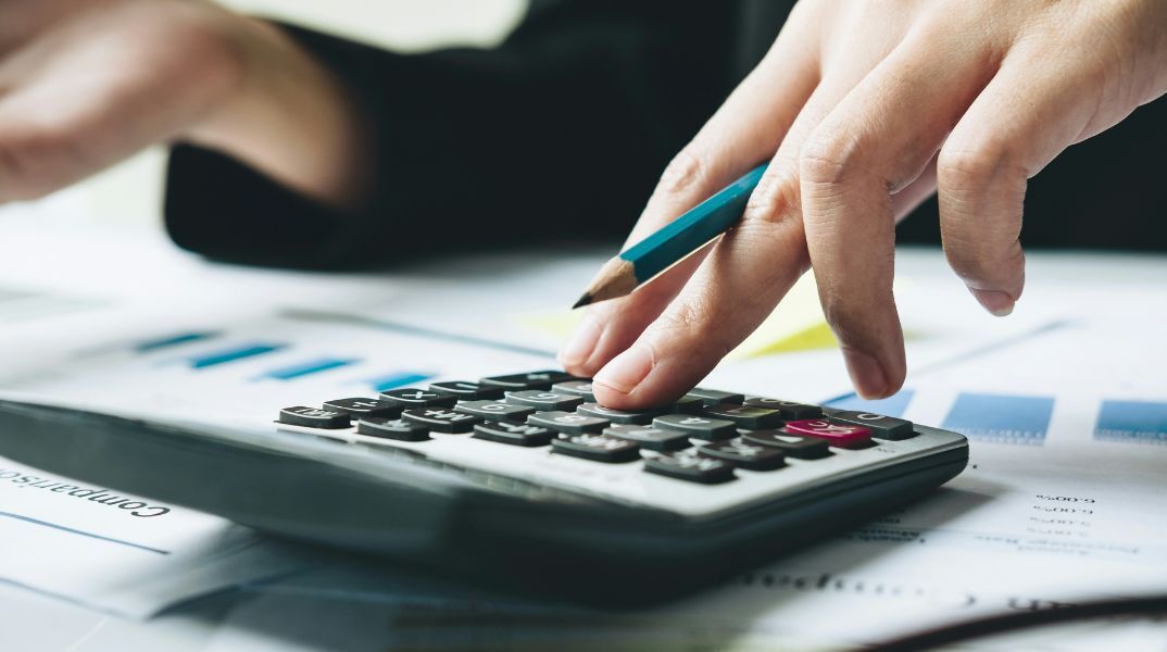 Φορολογία: Ποιοι ωφελούνται από τις νέες ελαφρύνσεις - Η ημερομηνία «κλειδί» - Το ύψος του δημοσιονομικού περιθωρίου και τα μέτρα που σχεδιάζει η κυβέρνηση