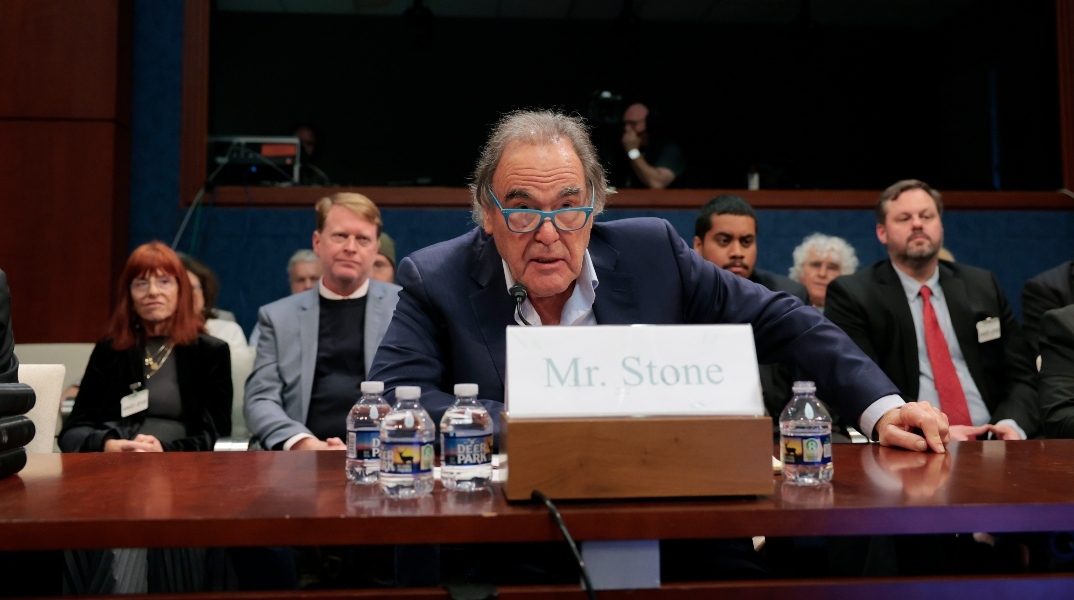 Ο Όλιβερ Στόουν ζητά από το Κογκρέσο να ερευνήσει εκ νέου τη δολοφονία του προέδρου Κένεντι