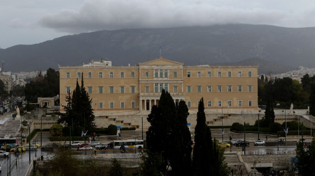 Επιδείνωση του καιρού από το απόγευμα της με ισχυρές βροχές, καταιγίδες και πτώση θερμοκρασίας - Το επικαιροποιημένο έκτακτο δελτίο της ΕΜΥ