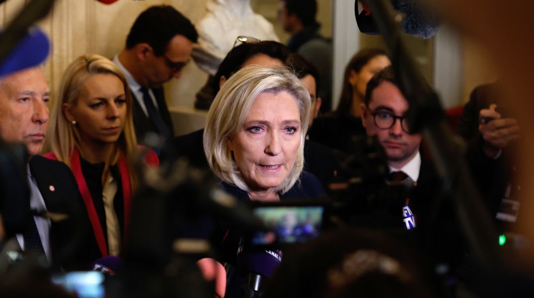 Αντιδράσεις στη Γαλλία για τον αποκλεισμό της Μαρίν Λεπέν από τις εκλογές - Κάλεσμα σε συγκεντρώσεις από όλα τα πολιτικά μέτωπα.