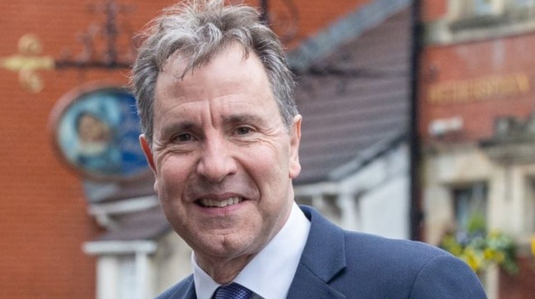 Bρετανία: Ο βουλευτής Νταν Νόρις συνελήφθη για σοβαρές κατηγορίες σεξουαλικών αδικημάτων - Άμεση αναστολή από το Εργατικό Κόμμα.