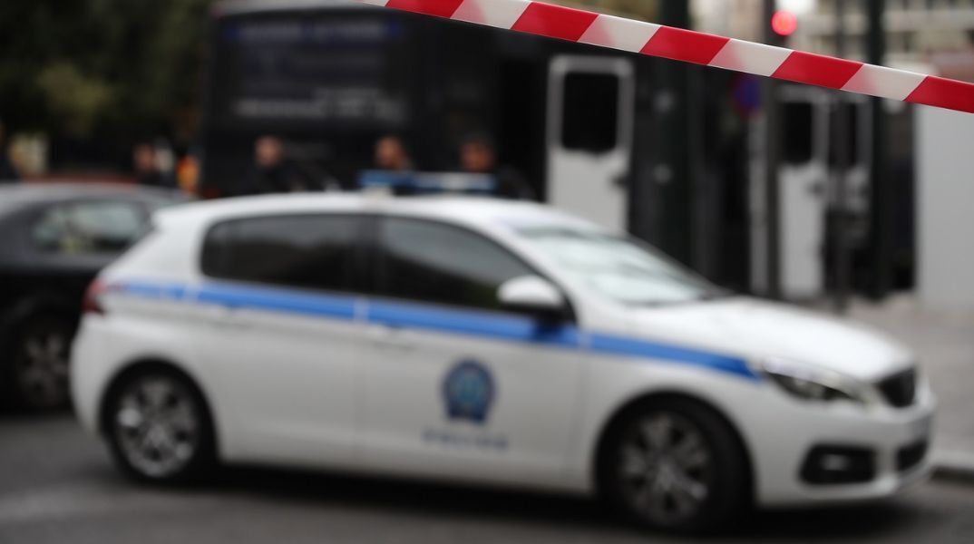 Συνελήφθησαν δύο άτομα μετά από απόπειρα διάρρηξης σε σπίτι γνωστού παρουσιαστή στα Βριλήσσια - Τραυματίστηκε ελαφρά αστυνομικός