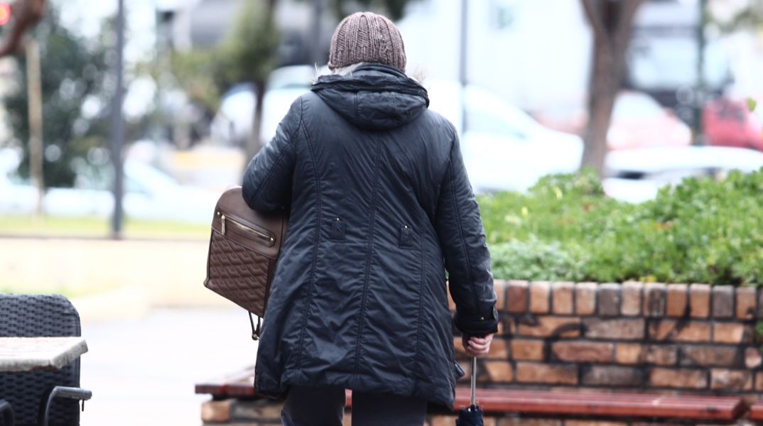 Πότε θα φυλάξουμε τελικά τα χειμερινά μας ρούχα - Ο καιρός αλλάζει τα σχέδιά μας