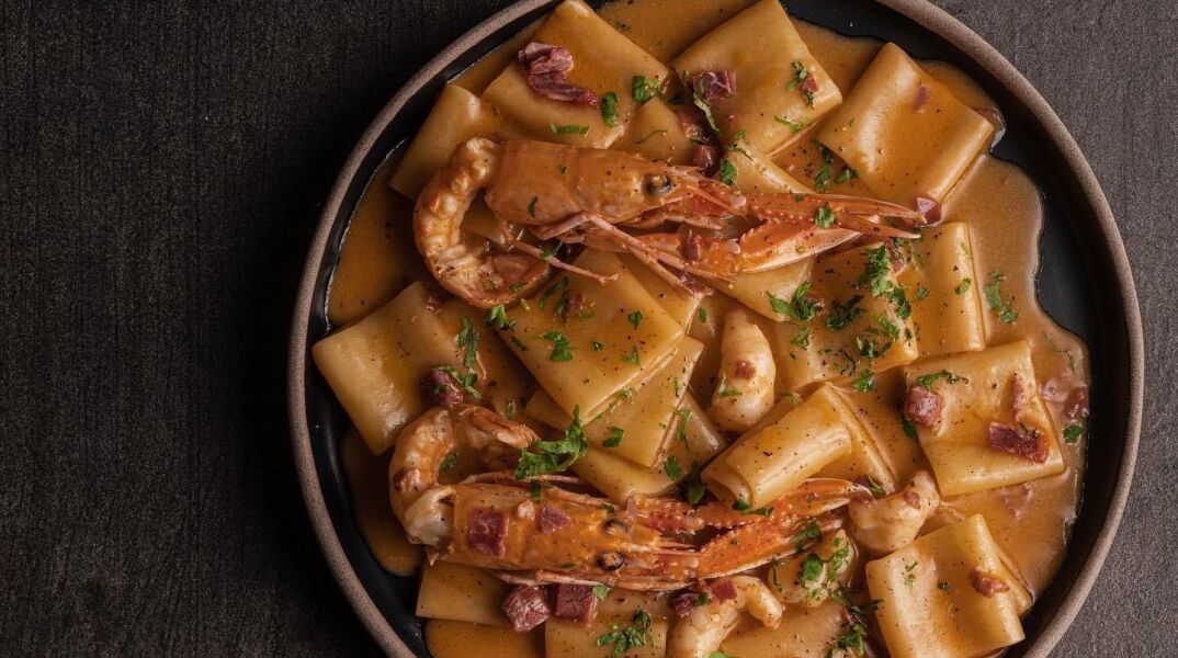 7 αθηναϊκές μακαρονάδες που μοσχοβολούν θάλασσα