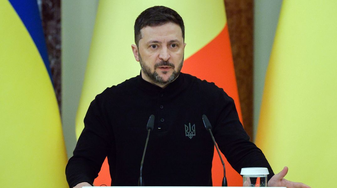 Πόλεμος Ρωσία-Ουκρανία: Ο Βολοντίμιρ Ζελένσκι ανακοίνωσε τη σύλληψη δύο Κινέζων που πολεμούσαν για τη Μόσχα και ζητά εξηγήσεις από το Πεκίνο για την εμπλοκή τους.