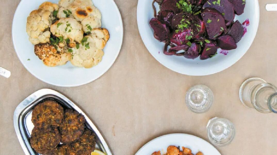 Αυλή, Πετράλωνα