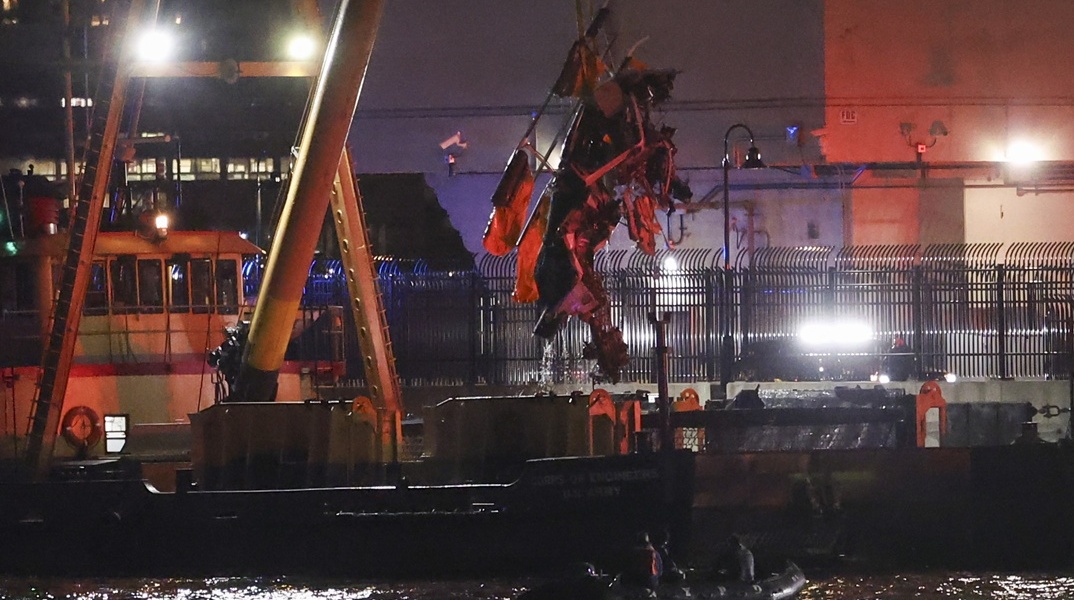 Πτώση ελικοπτέρου στη Νέα Υόρκη: Στέλεχος της Siemens, η οικογένειά του και ο πιλότος οι νεκροί