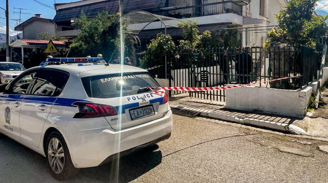 Αίγιο: O 23χρονος έβριζε εισαγγελείς και αστυνομικούς, αυτοτραυματίστηκε 