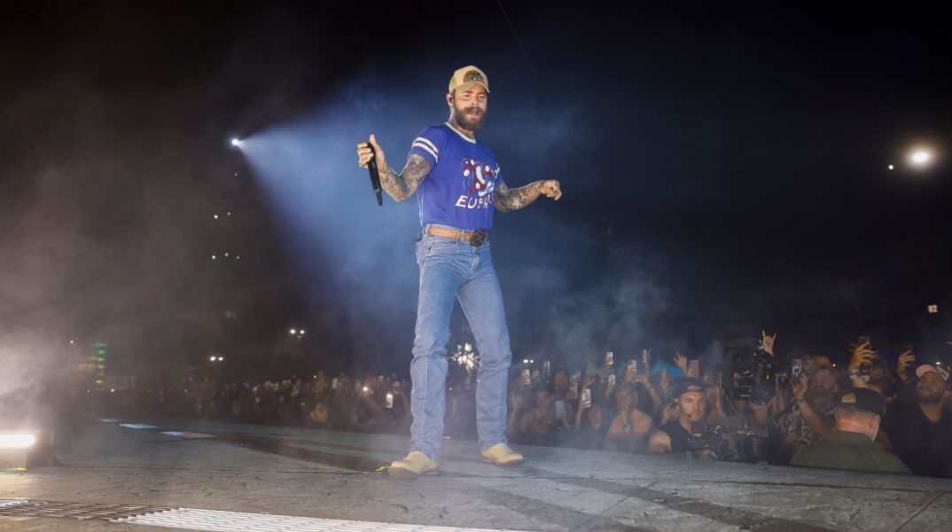 Post Malone: Ο διάσημος τραγουδιστής αποκάλυψε από τη σκηνή του φεστιβάλ Coachella ότι έχει ετοιμάσει 35 τραγούδια για το προσεχές του άλμπουμ