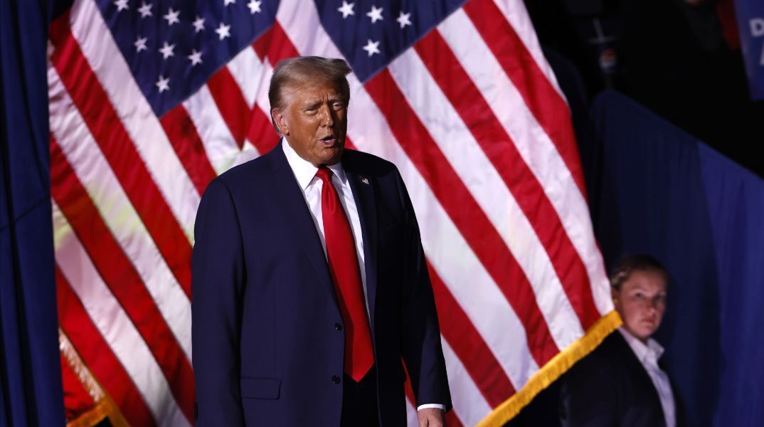 Ξανά στο στόχαστρο του Τραμπ τα smartphones - Επανέρχεται το ενδεχόμενο δασμών 