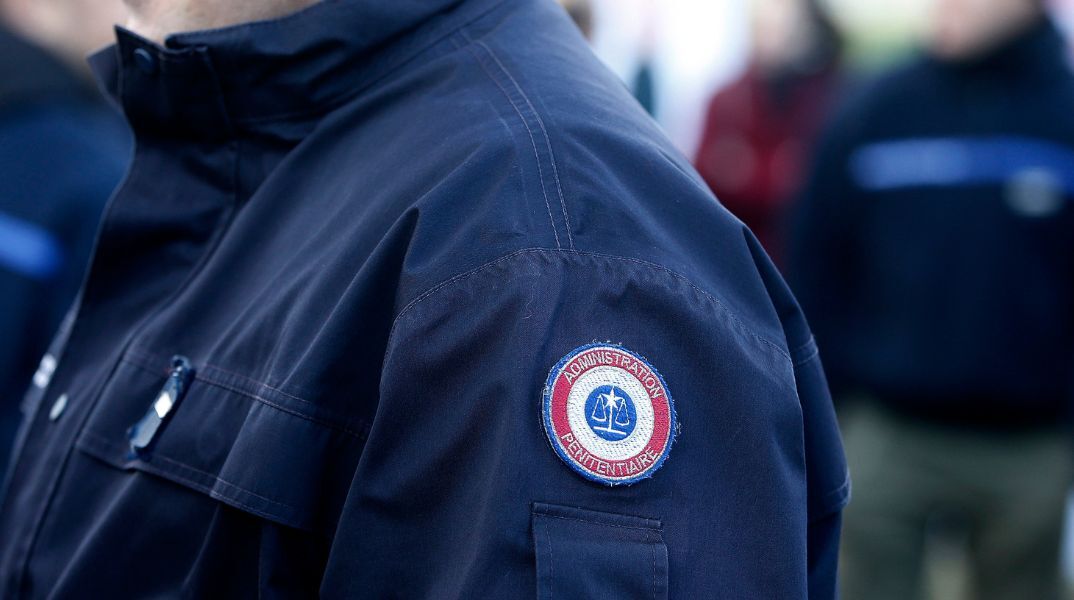 Γαλλία: Κύμα επιθέσεων με στόχο σωφρονιστικά καταστήματα - Επεισόδια σε επτά φυλακές με πυρκαγιές και πυροβολισμούς, με φόντο τη μάχη κατά των ναρκωτικών.