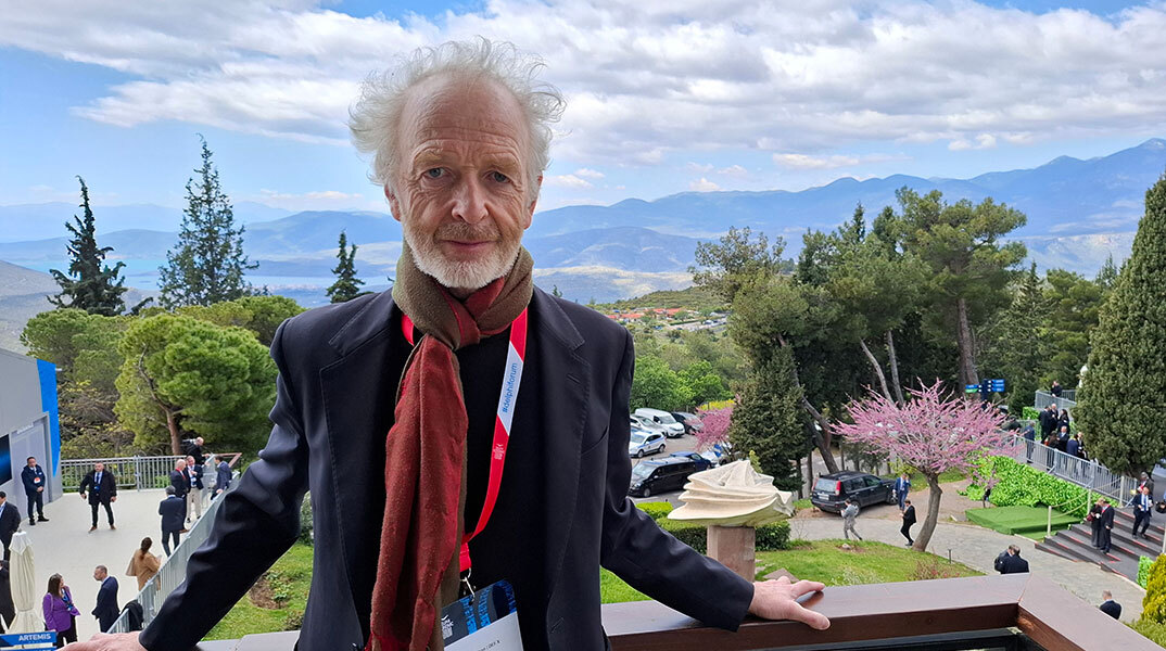 Χούγκο Ντίξον: Ο Τραμπ δεν είναι πια τόσο τρομακτικός – αλλά ο κίνδυνος παραμένει