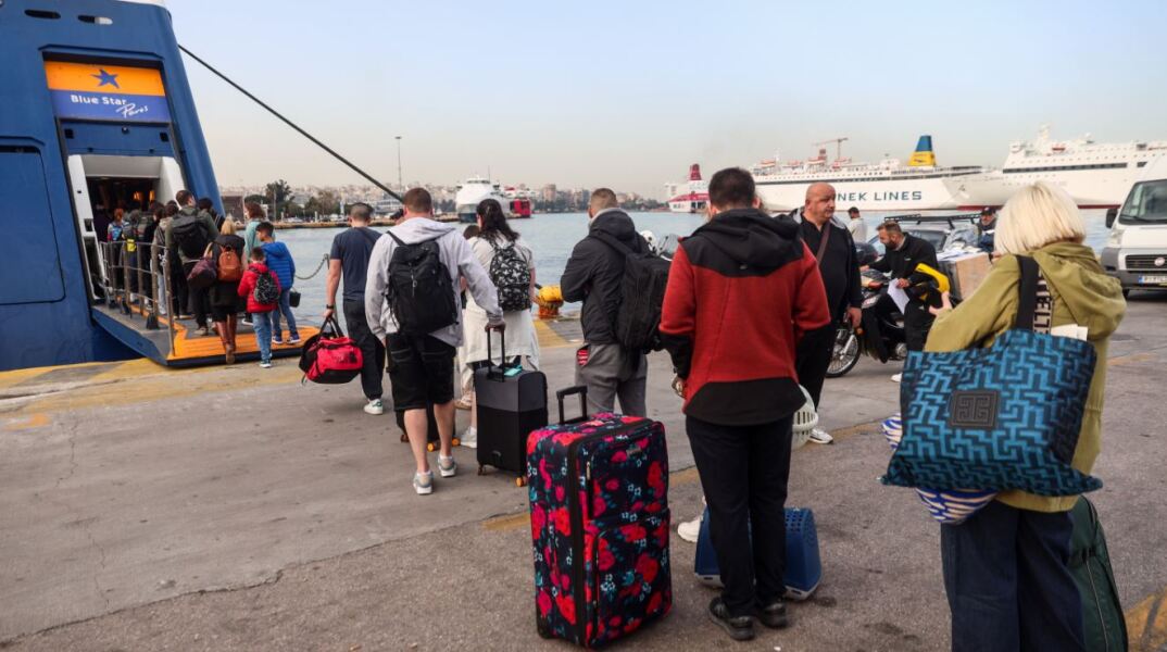 Κορυφώνεται η έξοδος των εκδρομέων του Πάσχα, φεύγουν γεμάτα τα πλοία - Αυξημένη η κίνηση στα ΚΤΕΛ και τις εθνικές οδούς