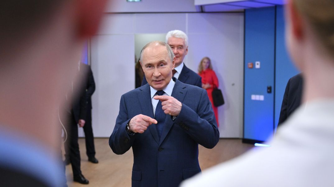 Πασχαλινή εκεχειρία ανακοίνωσε ο Πούτιν - Πότε θα ισχύσει το «πάγωμα» των εχθροπραξιών