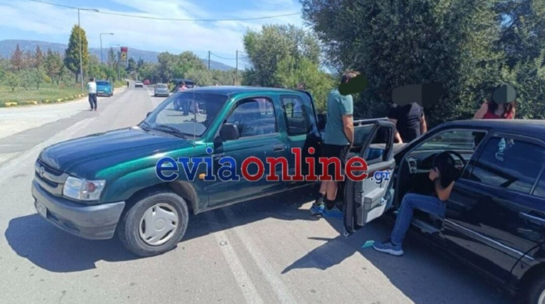 Εύβοια: Καραμπόλα τριών οχημάτων μεταξύ Αμαρύνθου και Ερέτριας